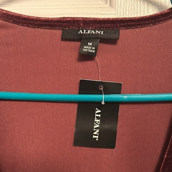 NWT Alfani burgundy velvet wrap blouse. Size M - Picture 4 of 4